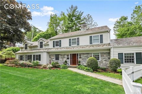 Totally renovated wonderful family home just steps from the acclaimed Bronxville school, train and village center. The home was expanded and reconfigured to create the perfect home for modern living. Well proportioned principal rooms provide wonderfu...