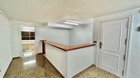 ELITE HOME PRESENTS THIS MEZZANINE FLOOR IN THE HEART OF VILLARREAL!! ~~It is a mezzanine floor in a well-kept 3-storey building in the heart of Villarreal, consisting of a large room overlooking the street, a large reception with a counter, a hall w...