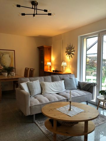 Get a little closer to relaxation and serenity..... Outside Iggelheim (2 km) say goodbye to traffic, noise and hectic.... The newly renovated country house is located about a 2-minute walk from the house, next to a mixed forest between Iggelheim and ...