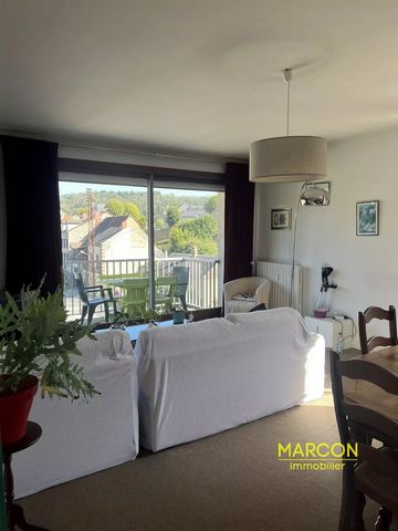 MARCON IMMOBILIER APARTMENT F3- AUBUSSON - REF. : 88161 A 3-bedroom apartment, in a condominium, comprising: Entrance (wardrobe), corridor (wardrobe), kitchen, living room (balcony), 2 bedrooms, bathroom, toilet, pantry. Collective oil heating. Colle...