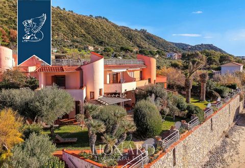 Luxury villa Pieds Dans L'Eau for sale in the heart of Cilento, at the gates of the enchanting town of Acciaroli in the province of Salerno. Developed on 3 levels for a total of 300 square meters, this modern style villa is built in an elevated ...