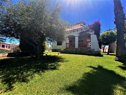 Do not miss the opportunity to visit this wonderful house, which we have available for you! On this occasion, we present you a beautiful house for sale, located near the beach, near the charming village of Roc de San GaietàWith an impeccable layout a...