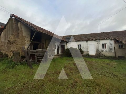 Single storey house to recover. Located in a quiet place, in Amor, which is a few kms from the city of Leiria, thus combining the tranquillity of the countryside, however, with all the commerce and services in its surroundings. The villa consists of:...