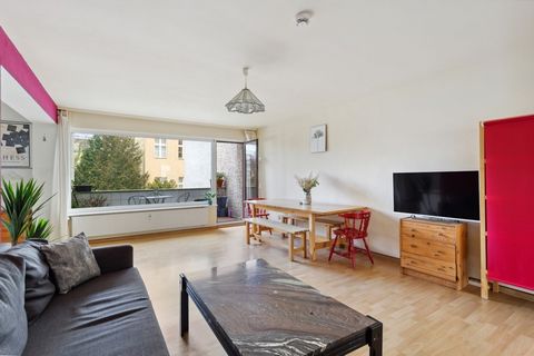 Our latest offer, a spacious bright 3-room apartment in Berlin-Zehlendorf. The layout of the apartment offers idyllic living with a perfect division of usable space. The dinning area leads seamlessly into the living area with a large balcony gifting ...