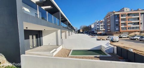 House T3 + 1 to debut in Vila Nova da Caparica, 10 minutes from the beaches of Costa da Caparica, Come and see. Urban Data: Defined in the allotment process, lot with building in band intended for Housing, with: - Lot area 161.00 rn2 - Number of fire...