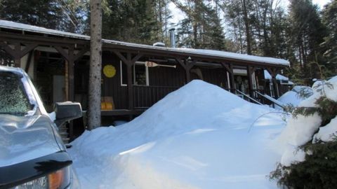 Cozy property with rustic woodwork! Located on a lot rented at $345 per month./n/rBeautiful large rooms!/n/rLots of storage, several wooden floors, Beautiful sun terrace and large shed used as a workshop, private land!/n/rIdeal for retiree or pied-à-...
