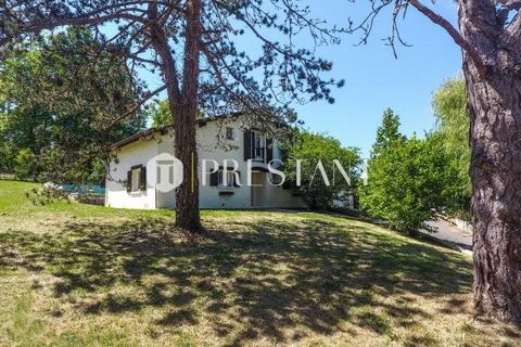 Exclusive - For sale, pleasant house just a 15-minute walk from the town center of Ahetze. Nestled in a peaceful environment, this two-story property offers an ideal living environment, harmoniously combining the proximity of nature and commercial am...