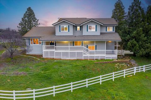 Welcome to your dream equestrian retreat nestled amidst 9 picturesque green acres in the serene Greenstone Country, just a stone's throw away from the charming town of Placerville. This stunning property offers the perfect blend of comfort, luxury, a...