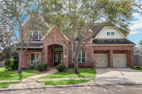 This 3499 square foot home is nestled in a peaceful suburban neighborhood, perfect.An open concept kitchen with ample counter space. High ceilings flood the room with lots of natural light.Cozy double sided fireplace in breakfast nook and living area...