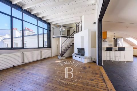 Paris 8 - Europe- 4 bedroom duplex. Family flat of 217 sq m (191.19 sq m Carrez) on the top floors. Contemporary spirit and artist's studio bathed in light. On the first level (5th floor), it comprises a large entrance hall leading to an office space...