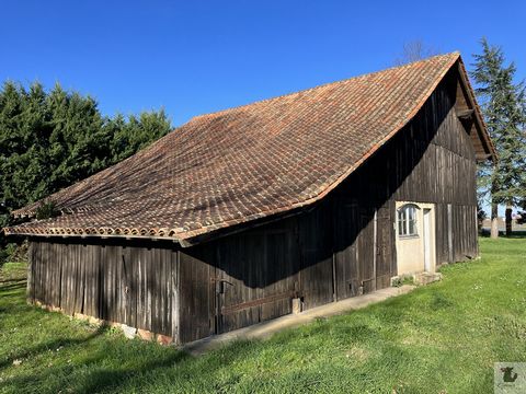 WELL RARE for sale!! Ideal craftsmen or investors, come and discover in Bergerac on the left bank, a tobacco dryer of 180m2 and open hangar of 100 m2 on a plot of about 1400m2. Water, electricity, mains drainage nearby. To be seen without delay in yo...