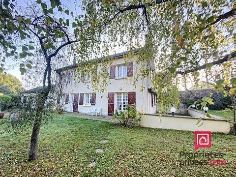 EXCLUSIVE! AVALLON (89200) SELLING PRICE: 170.000 euros (AGENCY FEES TO BE PAID BY THE SELLER) Vanessa FEBVRE offers: Close to the city center of Avallon and the Chaumes district. House with a potential of approximately 133 m² of living space set on ...