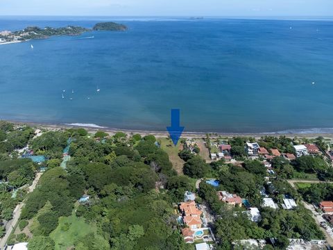 Located on the pristine shores of Playa Potrero, in the Surfside neighborhood, this exceptional and rare 3600m2 titled beachfront lot offers an unparalleled opportunity to own a slice of tropical paradise. Boasting panoramic vistas of the azure Pacif...