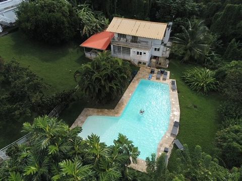 ACS IMMOBILIER offers you a beautiful property on the heights of Fort de France. Come and discover an ideal haven of peace!!  which offers a spacious T7 villa and a T3 house with carbet and sauna. This property is perfectly designed to accommodate a ...