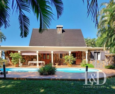 Very rare on the Mauritian market! We are pleased to be able to offer for sale this exceptional property located on the heights of the south-east coast of Mauritius. This property is composed as follows: the main house of 280m2 consisting of 3 bedroo...