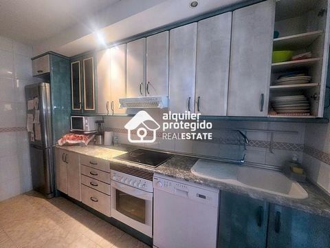 PROTECTED RENTAL REAL ESTATE. It offers for sale a magnificent semi-new house with 3 bedrooms and garage space included, apartment of 130 meters located in the center of Parla. With parquet floors, air conditioning in all rooms of the house, double g...