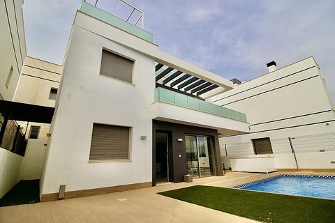 Luxurious independent villa with 3 bedrooms and private pool near Villamartín. Detached villa with 3 bedrooms and 4 bathrooms in the PAU 26 urbanization in Villamartín. This luxury villa has a large garden with a private pool and an outdoor summer ki...