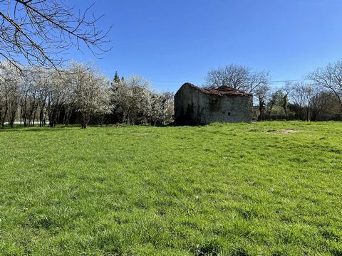 This 4020 m2 plot of land is set in beautiful countryside at the edge of a hamlet. Currently, there is permission to build on the land by extending the current stone buildings. It has a lovely orchard with various fruit trees, and the land's elevated...
