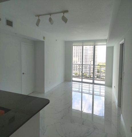 Fabulous 2/2 unit with spacious split floor plan and gorgeous views of Miami River, Biscayne Bay, Port of Miami and Brickell Key. Unit features tile floors, Italian kitchen cabinets and granite countertops. One assigned covered parking. Full amenitie...