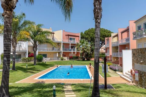 Located in Loulé. This stylish studio apartment, located on the second floor, is a true modern gem in the heart of Vilamoura. With a spacious private terrace, guests can enjoy quiet moments outdoors while taking in the skyline view. Access to the poo...