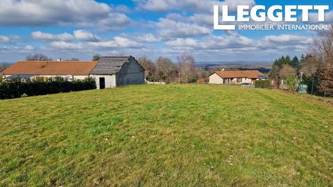 A18460TSM87 - Situated on the outskirts of the charming village of Montrol-Sénard in a slightly elevated position with great views. Information about risks to which this property is exposed is available on the Géorisques website : https:// ...