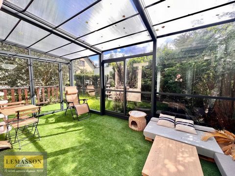 Located in the heart of a quiet cul-de-sac, this magnificent single-storey house offers an ideal living environment for families looking for tranquility and comfort. With its 396 square meters of carefully landscaped land, this property offers many o...