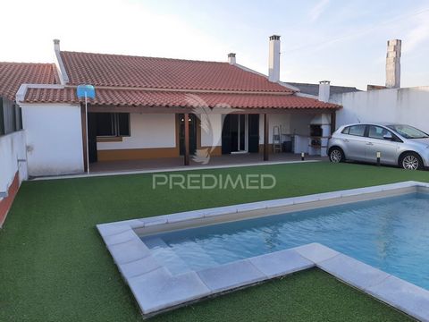 3 bedroom townhouse, located in the village of Ruins, in the municipality of Ferreira do Alentejo, a typical Alentejo village, is located 13km from Ferreira do Alentejo and 38km from Beja, this villa was renovated 4 years ago and offers the following...