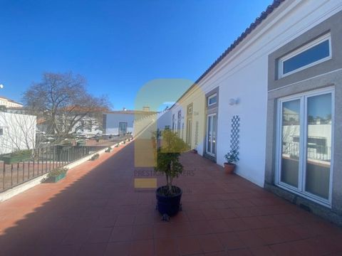 Take the chance to invest in a significant part of Portugal's history This property offers an excellent opportunity for those looking for a large and versatile space, with a great location for commerce or services. On the ground floor, the entrance h...