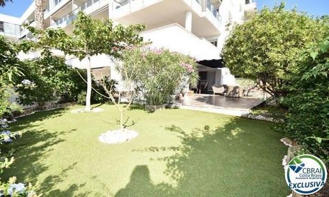 This beautiful apartment is situated in Santa Margarita in a residence with a communal pool and garden. The beach is only at 1200 meters and all amenities are reachable on foot. The apartment is on the ground floor and is in perfect condition. It has...