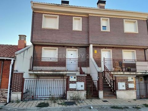 Are you looking for your new home? We have it. Excellent opportunity to acquire this home located in Valladolid. Very well connected to the northwest of the Pucelana capital by N-60 and A-62, on one of the main access roads to the center, near the Fe...