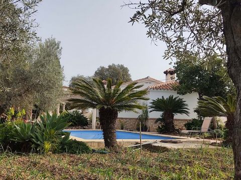 Nice Villa with 3 bedrooms in Coin, a few kilometers from the motorway and Alhaurin el Grande, with a constructed area of 268 m2, swimming pool, built-in barbecue, gardens with terraces, covered parking for 4 cars, water well, solar panels and storag...