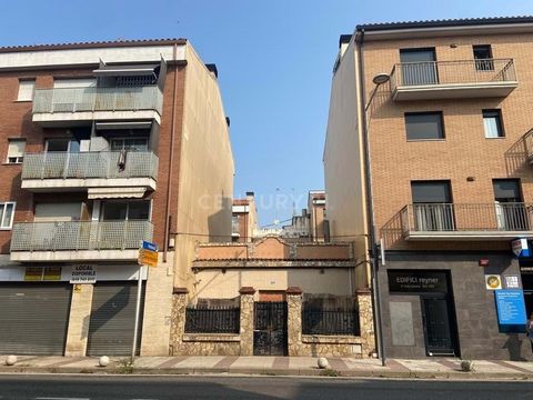 We present you an exceptionally located plot on the Nacional II, in Calella. With a front of 7 meters and a depth of approximately 24 meters, this property offers a total constructed area that allows the possibility of building a parking space in the...