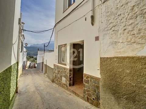 We present this charming newly built house, ready to move in and waiting for you to be the first person to enjoy its comforts. Located in the picturesque town of El Burgo, in the heart of the Sierra de las Nieves and just half an hour from Ronda, thi...