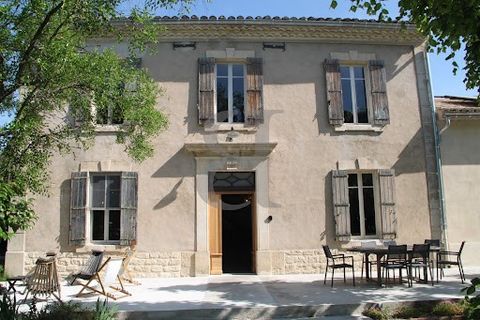 Comtat Venaissin area - Dentelles de Montmirail Close to the Dentelles de Montmirail, in the countryside of a picturesque village with all amenities, discover this authentic Property. Dating from the 19th century, this 198 sqm property has been charm...