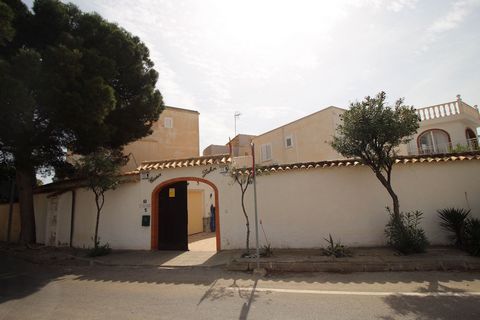 This property has an unbeatable location in La Zenia, just a short stroll from the picturesque beach and all essential amenities. With its Mediterranean charm, the house offers a delightful entrance through the gate leading to a spacious outdoor area...