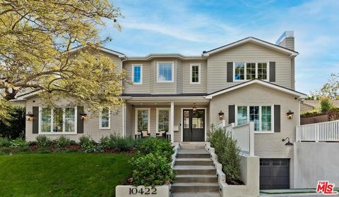 A gorgeous new construction located in premier location of Cheviot Hills: 6 bedrooms/8 bath with spectacular golf course views from virtually every room. There is no other property that embodies this level of artistry, craftsmanship and scope on the ...