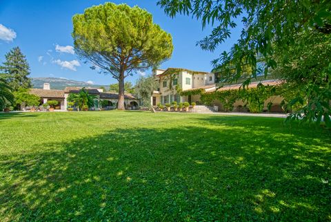 A rare and truly exceptional county estate in the hills of Grasse. Sitting on land of approximately 1.6 hectares, this elegant estate offers 900m2 of living space, divided between the main house and a large caretakers property. The accommodation is a...