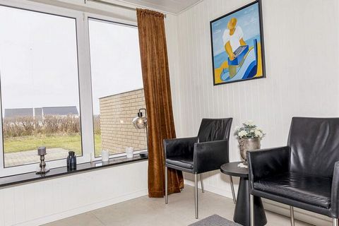 Large renovated cottage with whirlpool located in quiet surroundings in Vorupør. The house is located on a large natural plot, close to the dunes and approx. 500 meters from the roaring North Sea. The house was renovated in 2016 and appears bright, m...