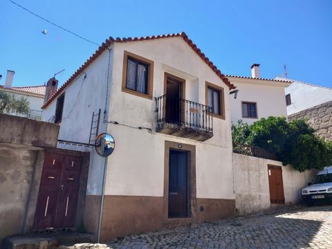 Excellent ground floor and 1st floor villa with small patio in the historic village of Alpedrinha. On the ground floor there is a kitchen and toilet and on the 1st floor there are two living rooms and three bedrooms (one of them with a balcony) and a...