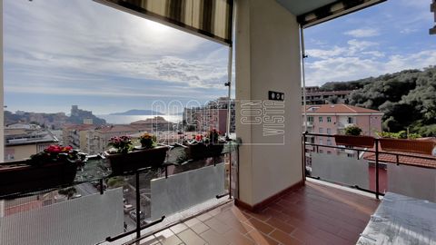 Located in the center of Lerici, this penthouse for sale has a terrace and a beautiful sea view; furthermore it is located in a convenient position to the seafront, the beaches and all services. The attic, located on the fifth and top floor with lift...