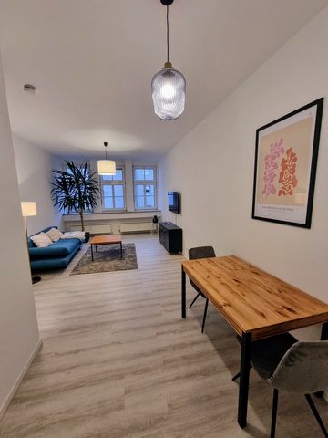 A centrally located, feel-good apartment awaits you on Endterstrasse in Nuremberg with perfect connections to the main train station. The apartment is 44m² with 1.5 rooms and a walk-in closet. The renovated apartment has been lovingly furnished to a ...