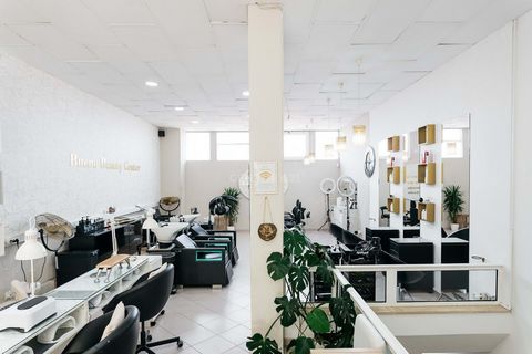 Are you looking for a profitable and fully functioning business? Come and find out more information about this excellent opportunity to invest in the central area of Sacavém. This Hairdresser, Aesthetics and Beauty Center consists of 2 floors in a ge...