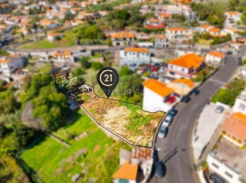Land for construction with 1370 m2, located on Estrada comandante Camacho de Freitas, São Roque - Funchal. It is located in a residential and commercial area with excellent sun exposure. - 3 contiguous Rustic Plots with a total area of 1,370 m2. - 12...