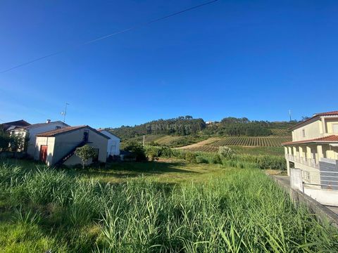 Plot of land of 1645m2 for construction in a residential area of Santa Catarina. Close to all kinds of services, traditional commerce, restaurants, public transport, schools and pharmacies. This land is very well located, just 15 minutes from the cit...