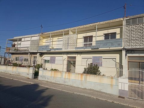 Investment opportunity! Residential building, in full ownership on Rua do Feijó in Almada, consisting of 8 fractions, 6 of typology T2 and 2 of typology T1. Divided by four floors, the sub basement with 2 T1 apartments and patio at the back, basement...