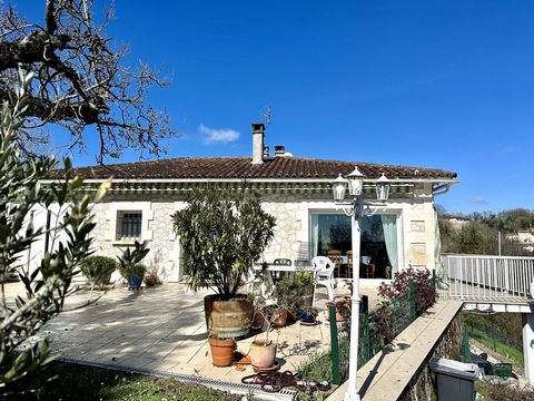 With one of the best views in the village of Aubeterre sur Dronne, this property has two levels with panoramic views over the river Dronne and surrounding countryside plus a well maintained garden, terrace, pool and plenty of off street parking space...
