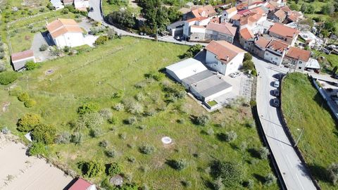 Bouwgrond/verstedelijking, ingevoegd in Residential Space (ER) van het PDM van Viseu, waar de bouw van woningen is toegestaan. Uitstekende blootstelling aan de zon met uitzicht op Serra da Estrela.