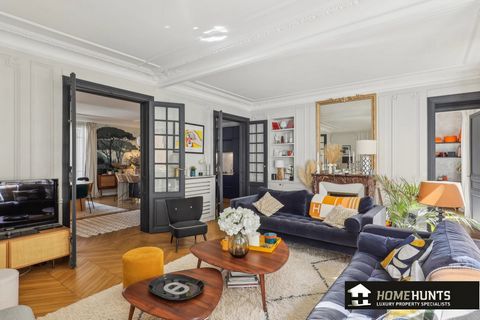Paris 17th elegant family apartment Close to Place de Wagram, Boulevard Pereire and Rue de Tocqueville, in a quiet residential street on the 2nd floor with lift of a Haussmannian freestone building, apartment of 144.58 m2 with a 3.75 m2 balcony & 9.8...