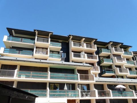 Exclusively in our agency. A few steps from the city center of Font-Romeu, ideally located in the resort, this is a nice studio-cabin with an architect's surface area of 18 m2 in very good condition on the 3rd floor of a residence on 3 levels. It is ...