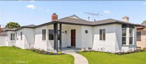 Don't miss out on this gorgeous newly remodeled home in prime Inglewood Morningside Park. Be amazed to step into a completely remodeled home featuring brand new Kitchen, new bathrooms, new flooring throughout, new paint, very bright and airy, no expe...